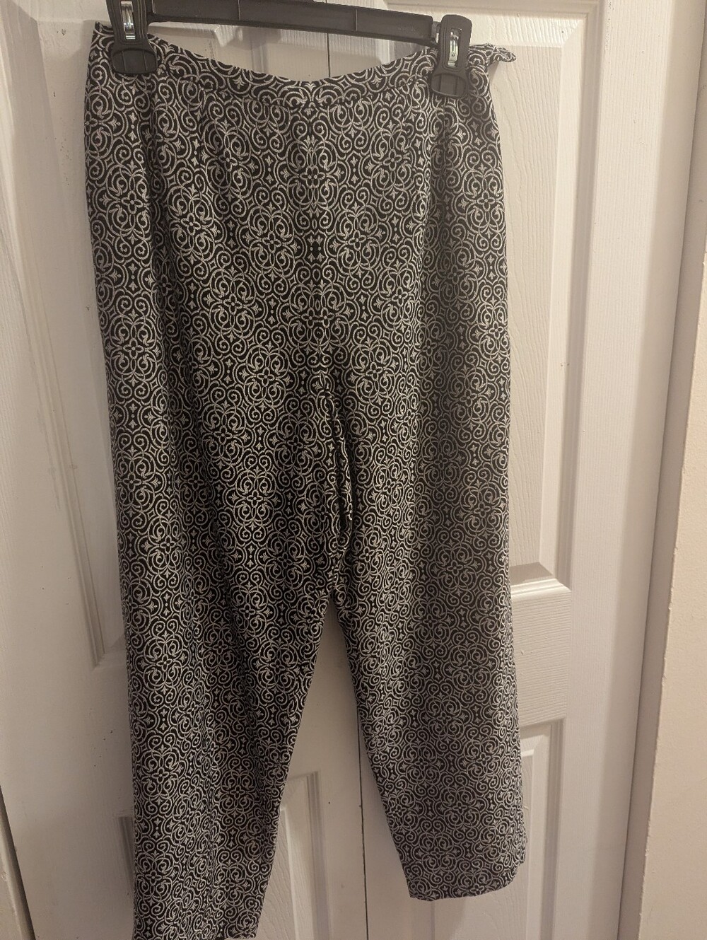 Pure Silk Talbots Petite pants Size 4 / Zipper On Side / Dressy / Dry Clean